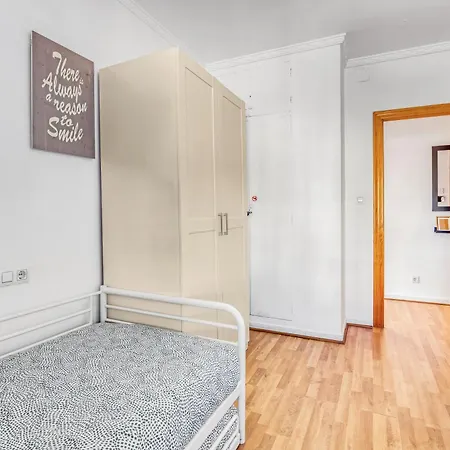 Central 2 Bedrooms Netflix Wifi And Parking Apartment *