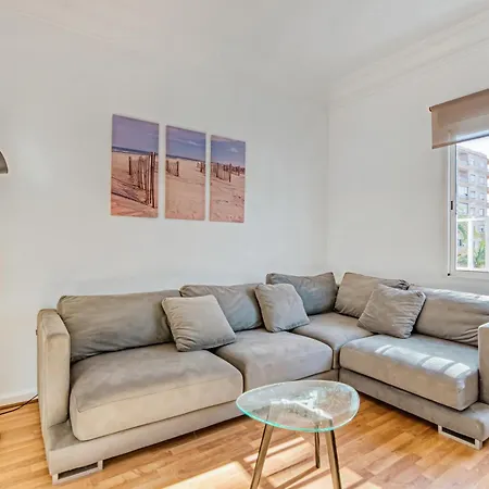 Central 2 Bedrooms Netflix Wifi And Parking Apartment *