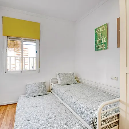 Central 2 Bedrooms Netflix Wifi And Parking *