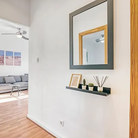 Central 2 Bedrooms Netflix Wifi And Parking Apartment *