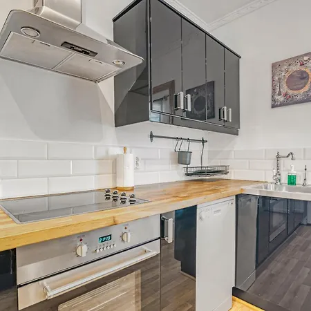 Central 2 Bedrooms Netflix Wifi And Parking Gandia