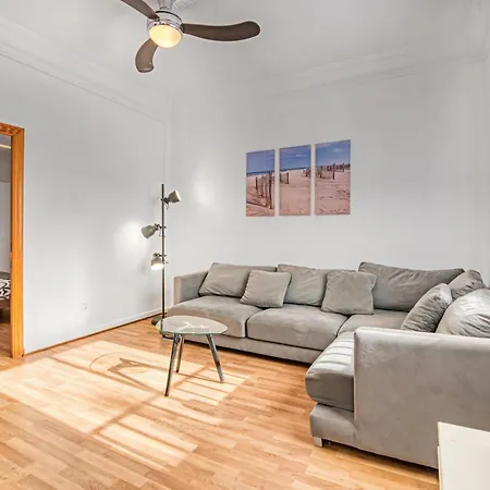 Central 2 Bedrooms Netflix Wifi And Parking Apartment