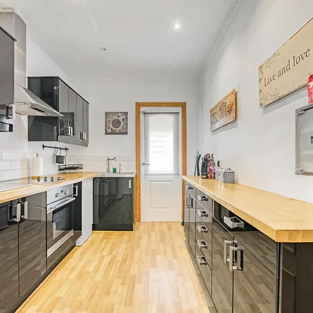 Central 2 Bedrooms Netflix Wifi And Parking