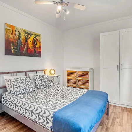 Central 2 Bedrooms Netflix Wifi And Parking *